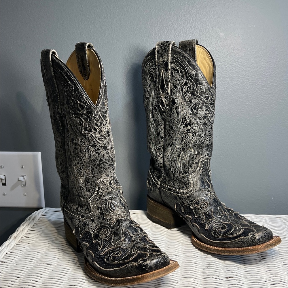 Corral Black and Silver Embroidered Western Heeled Boots